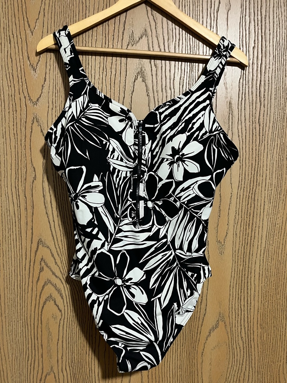 Miraclesuit With Front Zip Black White Tropical * See measurements for size